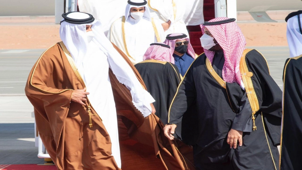 استقبال سعودي حار لأمير قطر قبل انعقاد قمة مجلس التعاون الخليجي