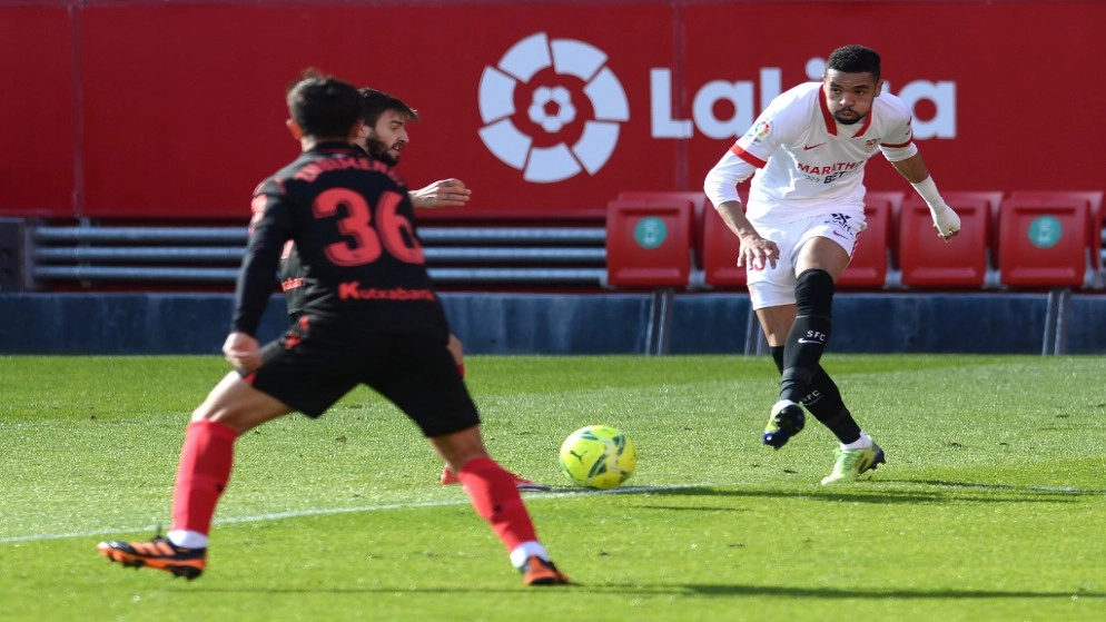 ثلاثية النصيري تقود إشبيلية للفوز على سوسيداد