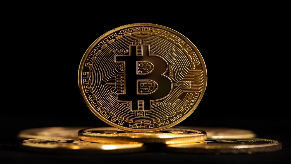 "بتكوين" تهبط 19% وتتجه لتسجيل أكبر هبوط ليوم واحد منذ آذار 2020