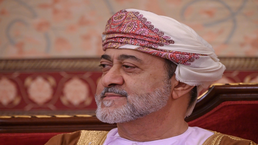 قانون النظام الأساسي في عُمان يشترط أن تكون الخلافة من السلطان إلى ابنه الأكبر