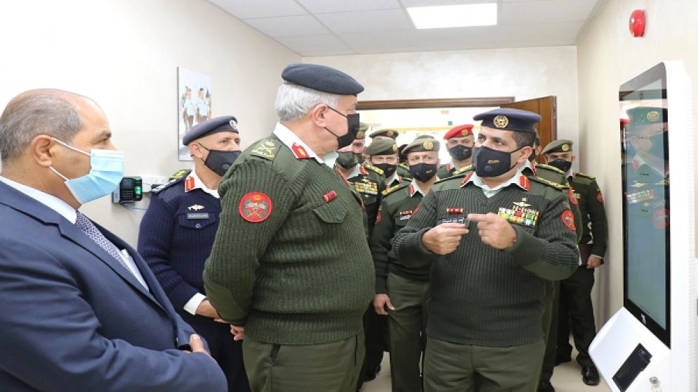 رئيس هيئة الأركان: القوات المسلحة تسعى إلى تقديم أفضل الخدمات للمتقاعدين العسكريين والعاملين