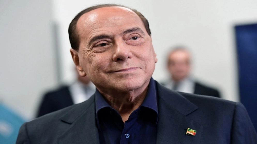 برلسكوني يغادر مستشفى في موناكو بعد معاناة من عدم انتظام ضربات القلب