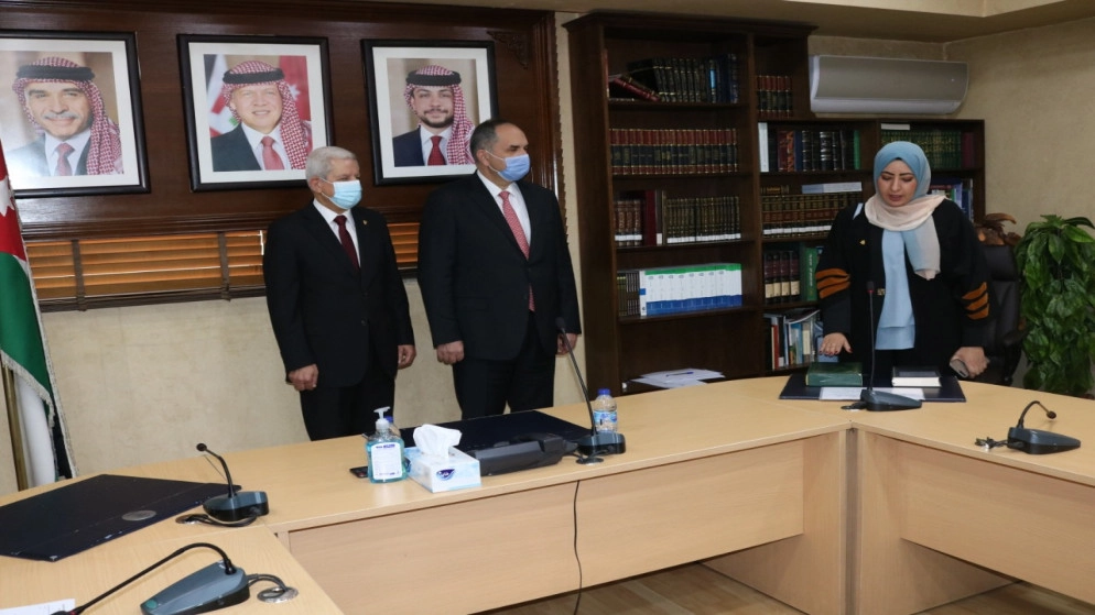54 محاميا يؤدون اليمين القانونية أمام وزير العدل