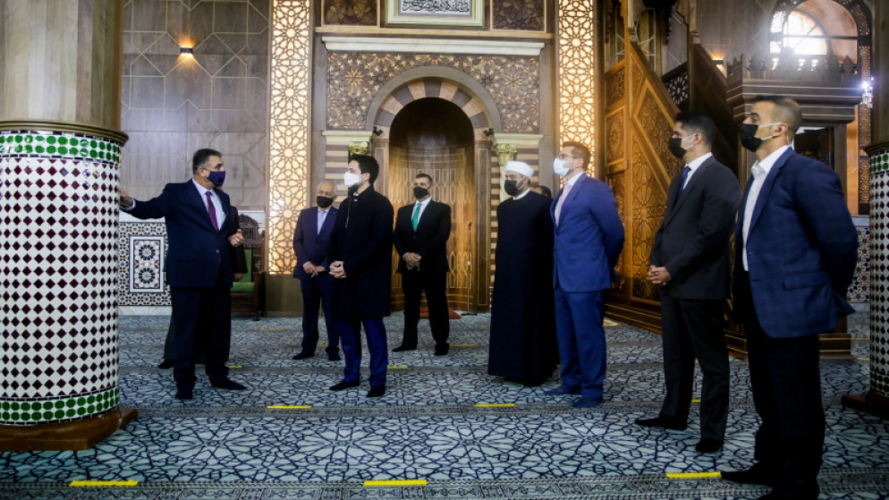 ولي العهد يطلع على مشروع إعادة تأهيل المسجد الحسيني