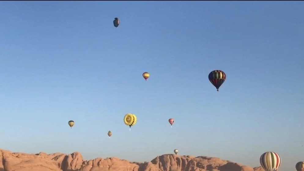 وزير السياحة: نسعى أن يكون مهرجان المناطيد الأردني محط أنظار الخارج