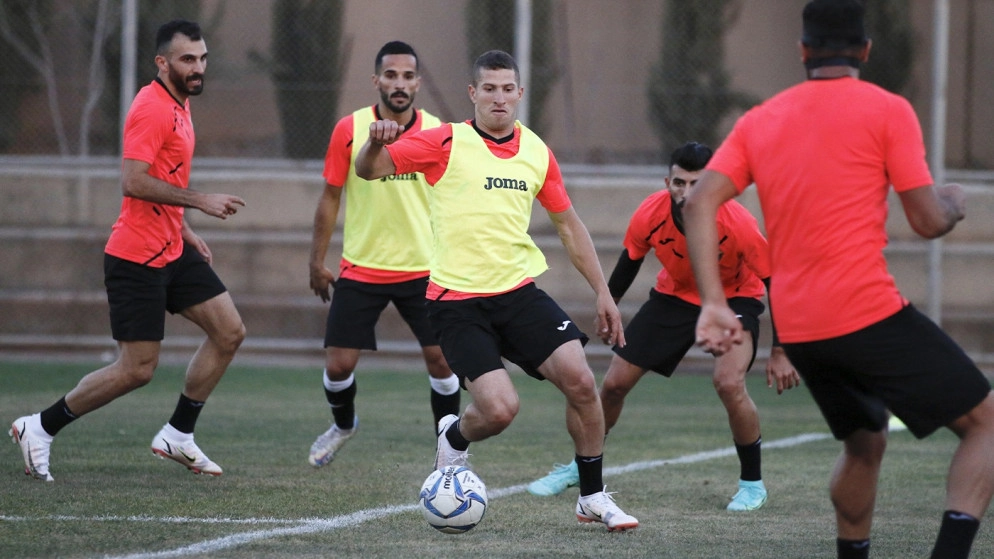 استدعاء اللاعبين رجائي عايد ومصطفى كمال لتجمع المنتخب الوطني لكرة القدم