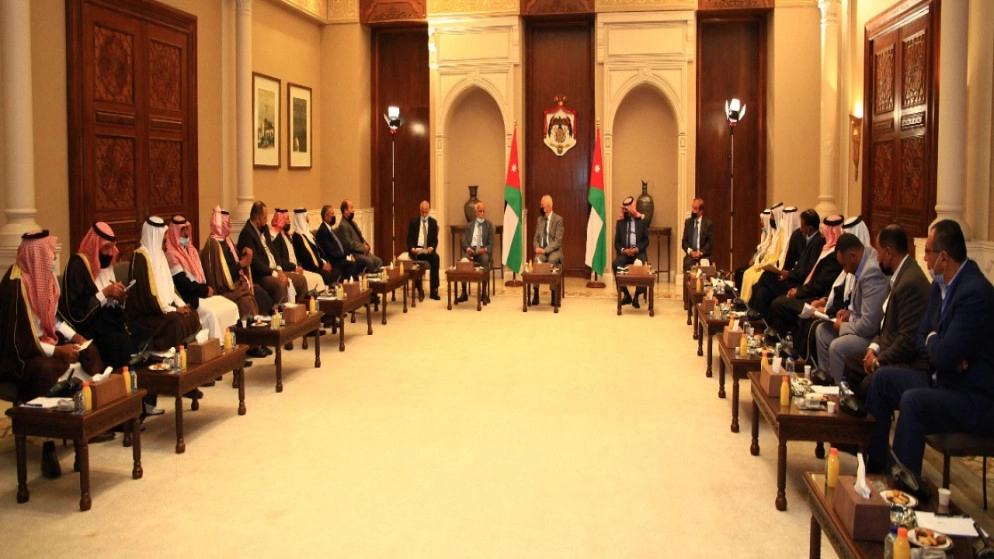 رئيس الديوان الملكي يلتقي شيوخ ووجهاء البادية الوسطى لمتابعة مطالب مناطقهم