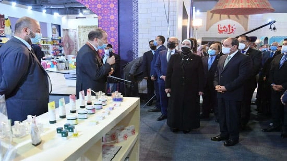 الرئيس المصري يزور الجناح الأردني بمعرض "تراثنا"