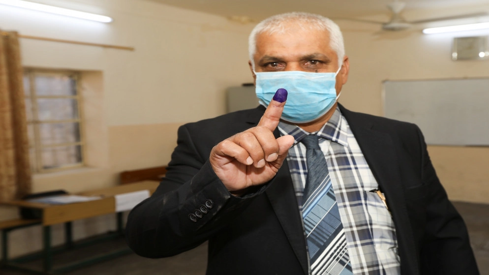 فتح صناديق اقتراع الانتخابات العامة في العراق