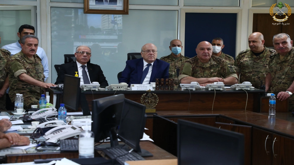 ميقاتي يتابع التطورات في لبنان ويدعو للهدوء بعد إطلاق للنار في بيروت