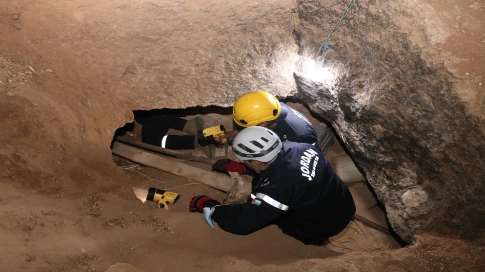وفاة شخص وإصابة آخر إثر انهيار أتربة داخل مغارة في عمّان