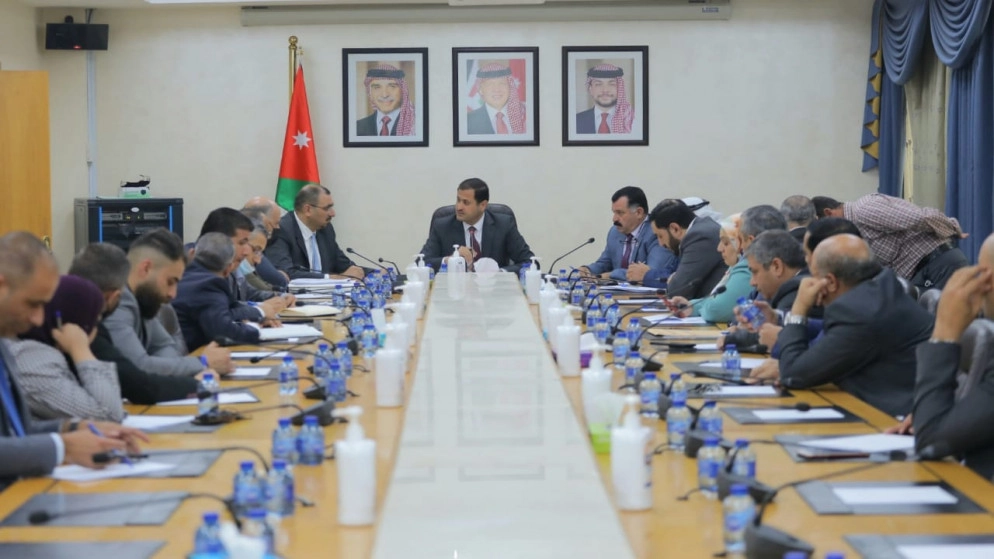 الحكومة تعتزم النظر بموضوع التمديد لـ 1200 معلم بعد الاستغناء عن خدماتهم
