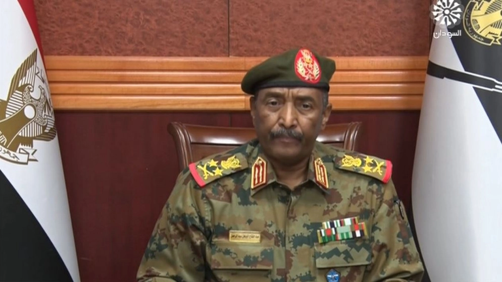 البرهان يعلن حالة الطوارئ في السودان وحل مجلسي السيادة والوزراء