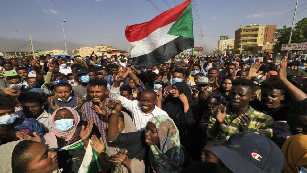 الولايات المتحدة تعلّق مساعدة مالية للسودان وتحضّ على إعادة السلطة للحكومة المدنية