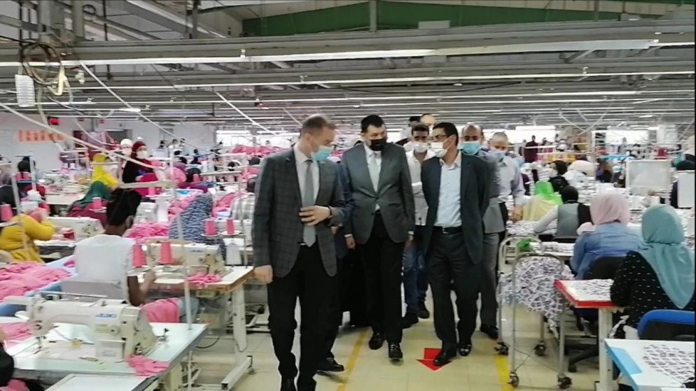 وزير العمل يزور فرعا إنتاجيا يشغل 480 أردنيا وأردنية في الشونة الجنوبية