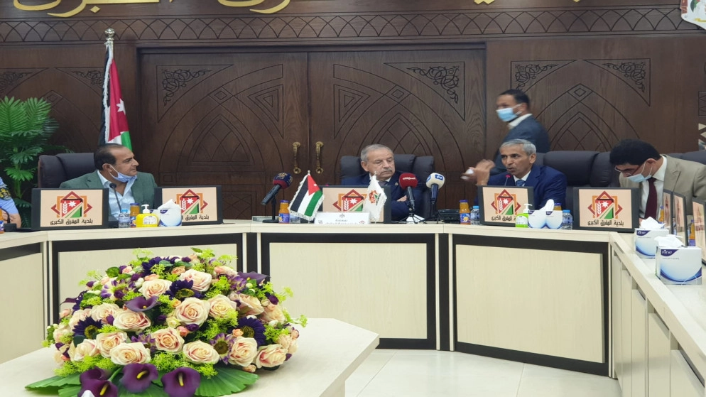 وزير الإدارة المحلية يوجه البلديات بتقسيط الديون على المواطنين