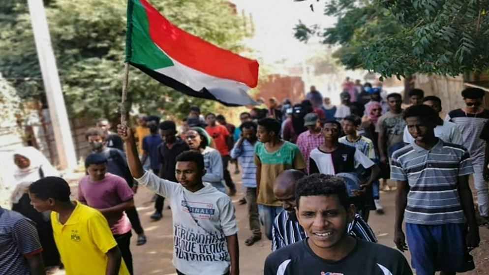 وفد من "الجامعة العربية" يصل إلى السودان للوساطة بين العسكريين والمدنيين
