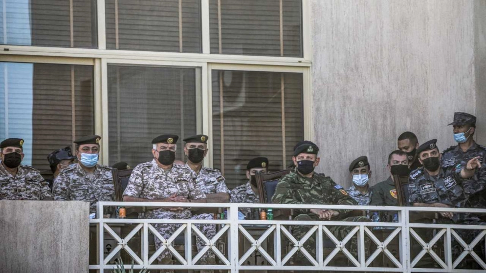 رئيس هيئة الأركان يتابع تمرينا بحريا تعبويا