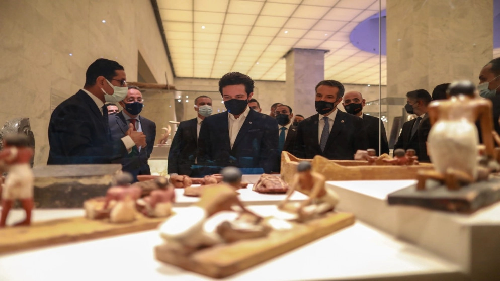 ولي العهد يزور المتحف القومي للحضارة المصرية في القاهرة
