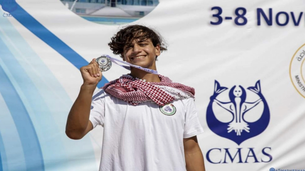 سري الحرازنة يحقق فضية للأردن في بطولة كأس العالم لسباحة الزعانف