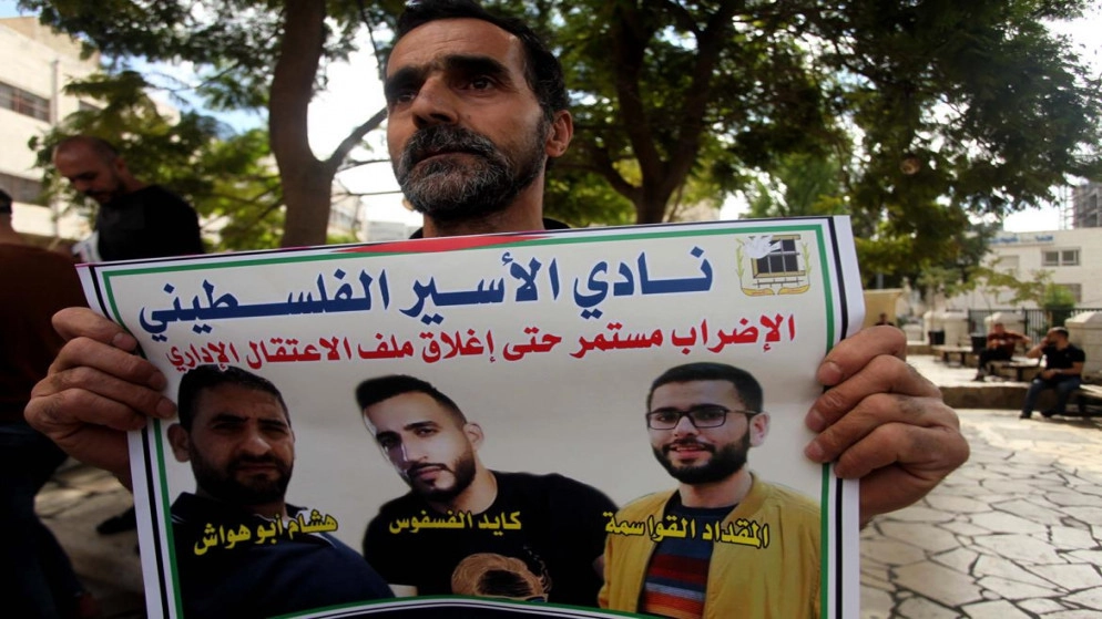 أسير فلسطيني ينهي إضرابه عن الطعام بعد 113 يوما