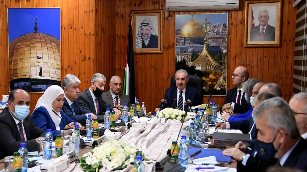 الحكومة الفلسطينية تقر تقديم لقاحات كورونا للفئة العمرية من 12-15 عاما