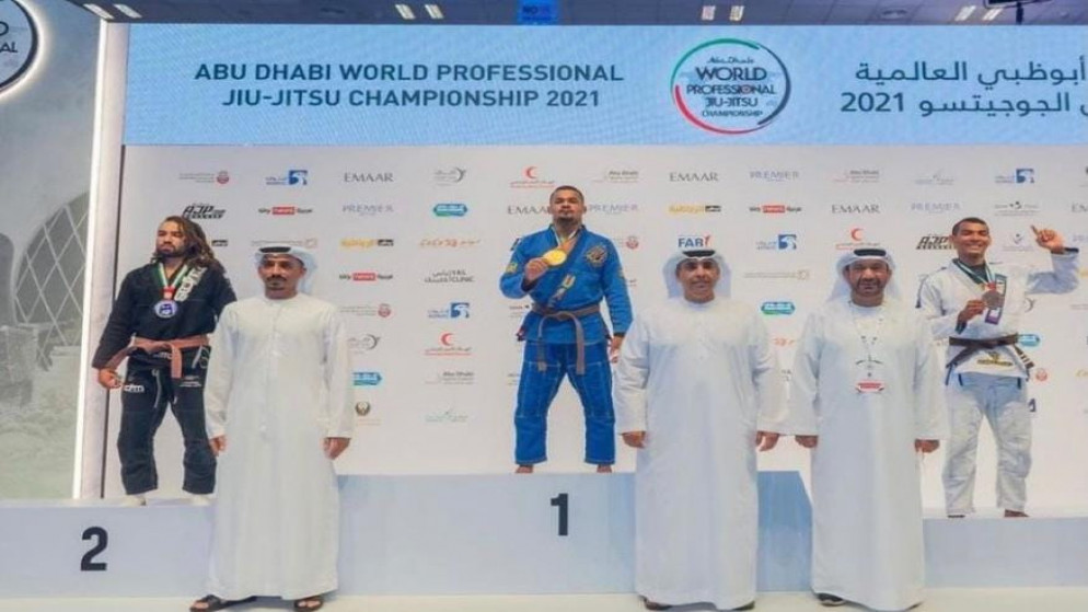 علي أبو الحاج يتوج بفضية بطولة العالم لمحترفي الجوجيتسو