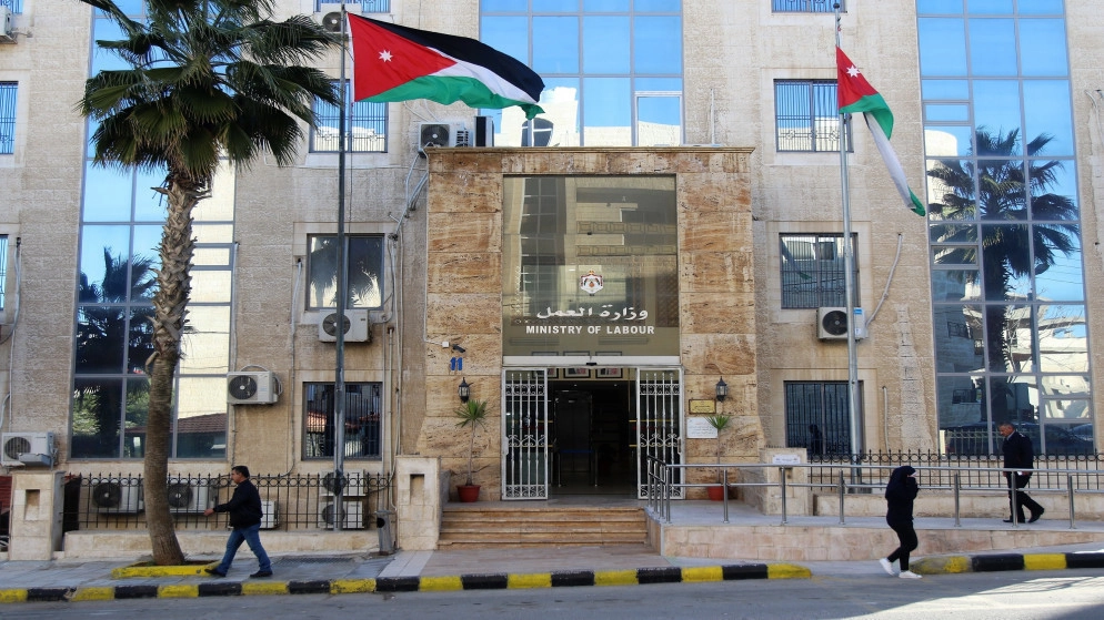 استقبال طلبات تجديد تصاريح العمل بالمهنة نفسها وصاحب العمل نفسه إلكترونيا اعتبارا الاثنين