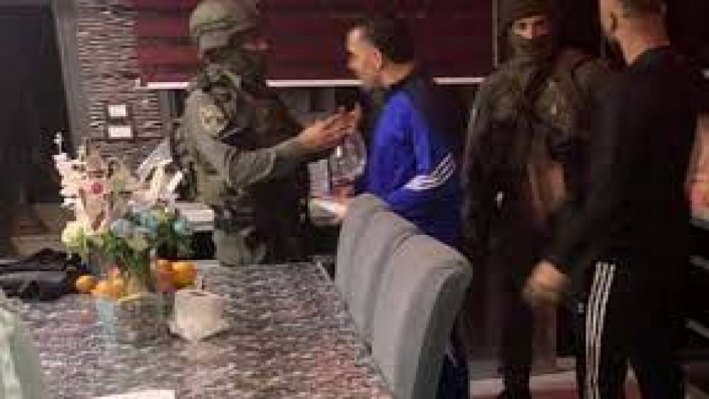 الاحتلال الإسرائيلي يقتحم منزل محافظ القدس لليوم الثاني