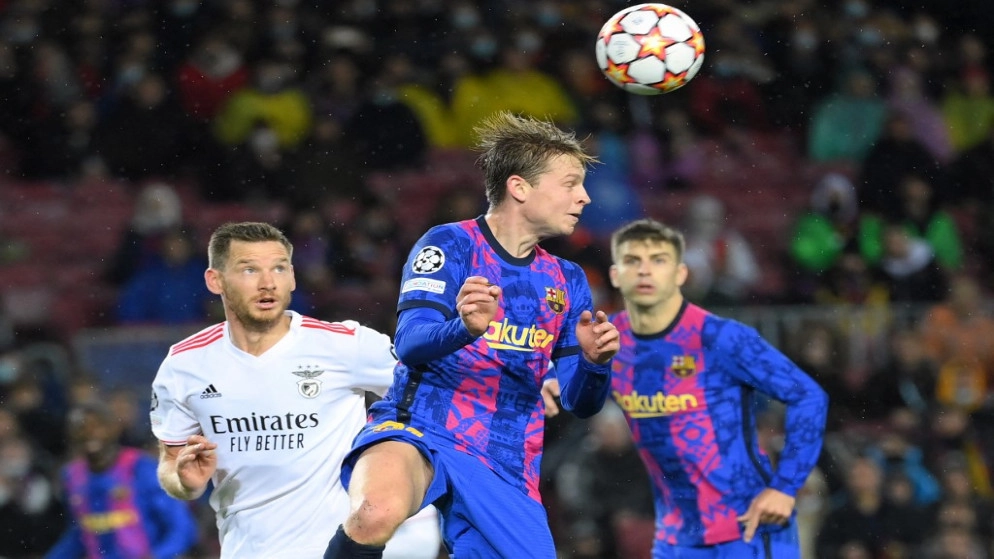 دفاع بنفيكا يفرض التعادل بدون أهداف على برشلونة في كامب نو