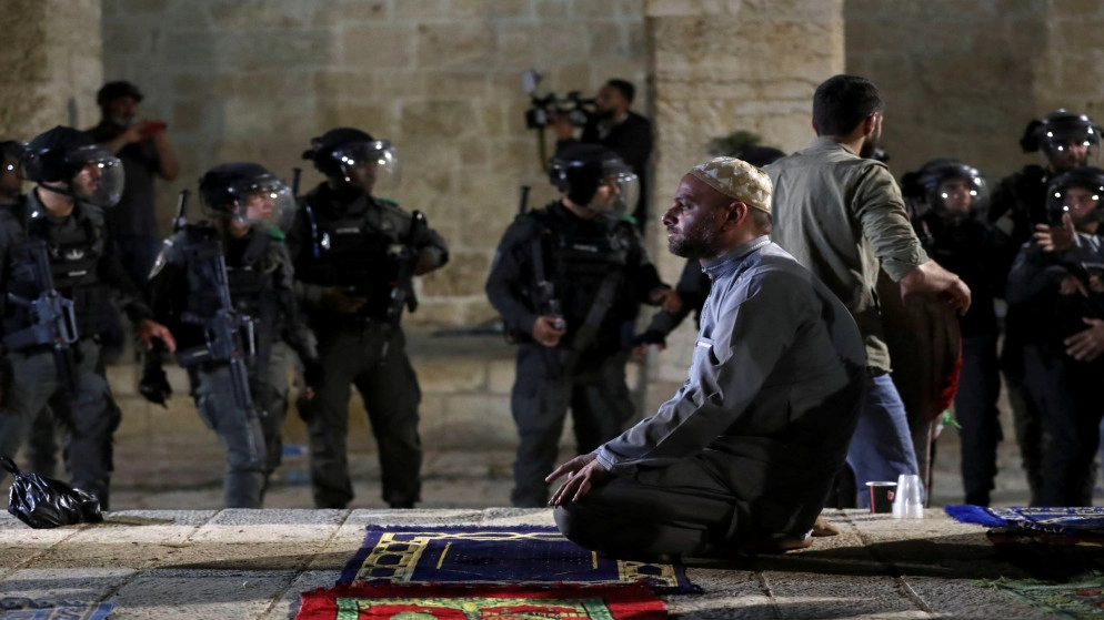 مستوطنون يقتحمون المسجد الأقصى والاحتلال الإسرائيلي يصيب عدة فلسطينيين