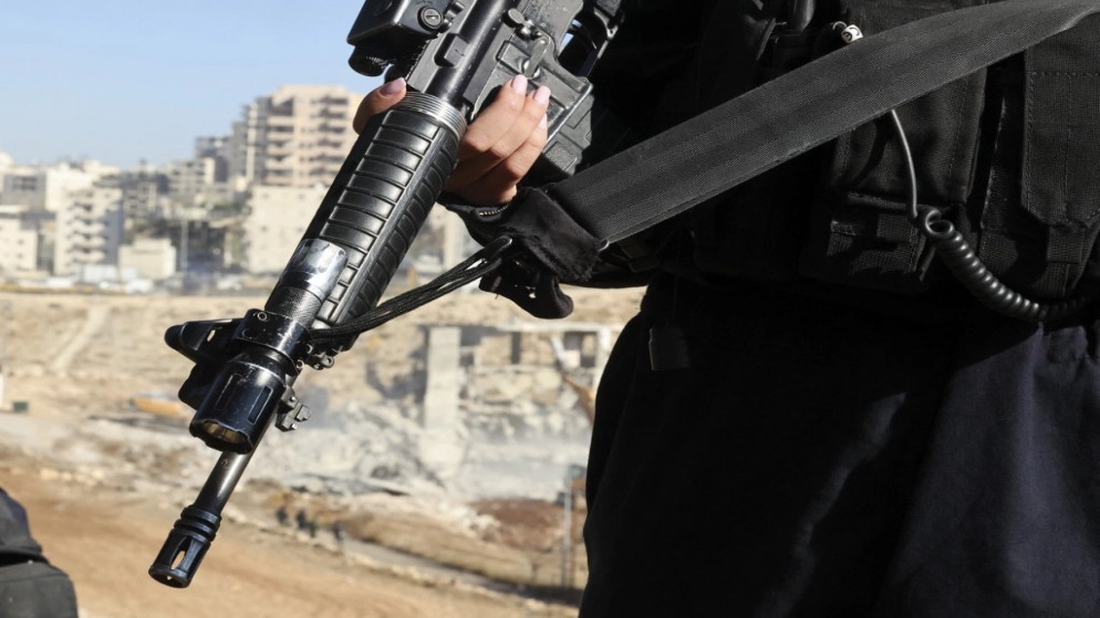 مستوطنون يقتحمون المسجد الأقصى وإصابات بعدة مدن فلسطينية