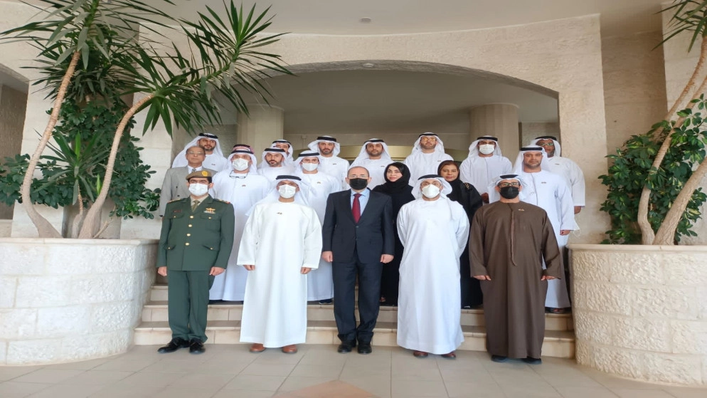 وزير الخارجية يستقبل وفدا من كلية الدفاع الوطني الإماراتية