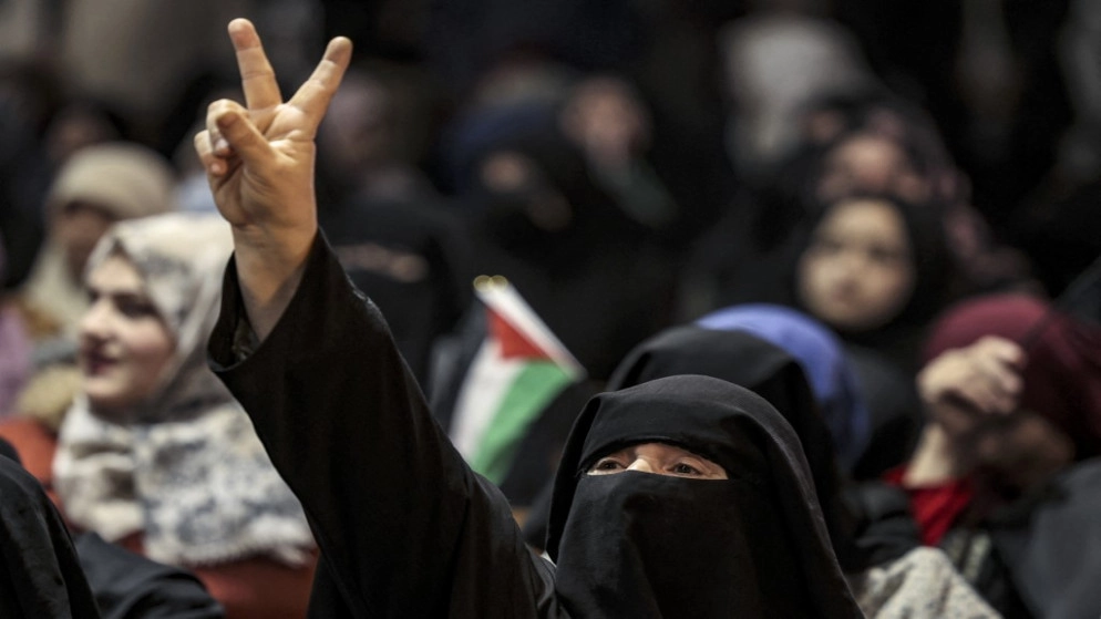 بريطانيا تحظر حركة حماس وتصنفها بجناحيها "منظمة إرهابية"