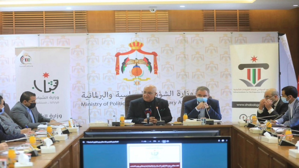الحكومة تؤكد أهمية دور الشباب في طرح حلول عملية عبر المشاركة في الحياة السياسية