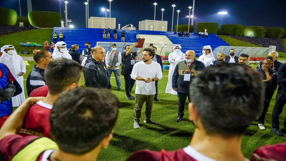 ولي العهد يزور المعسكر التدريبي للمنتخب الوطني المشارك في بطولة كأس العرب