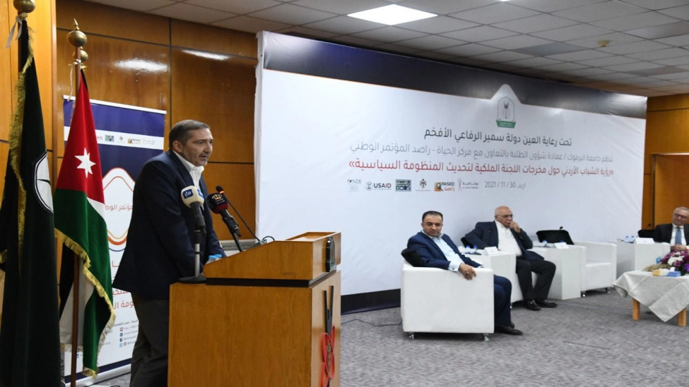 رئيس الوزراء الأسبق سمير الرفاعي يرفض التوقيفات الأمنية ضد أي نشاط للتعبير عن الرأي منضبط بالقانون