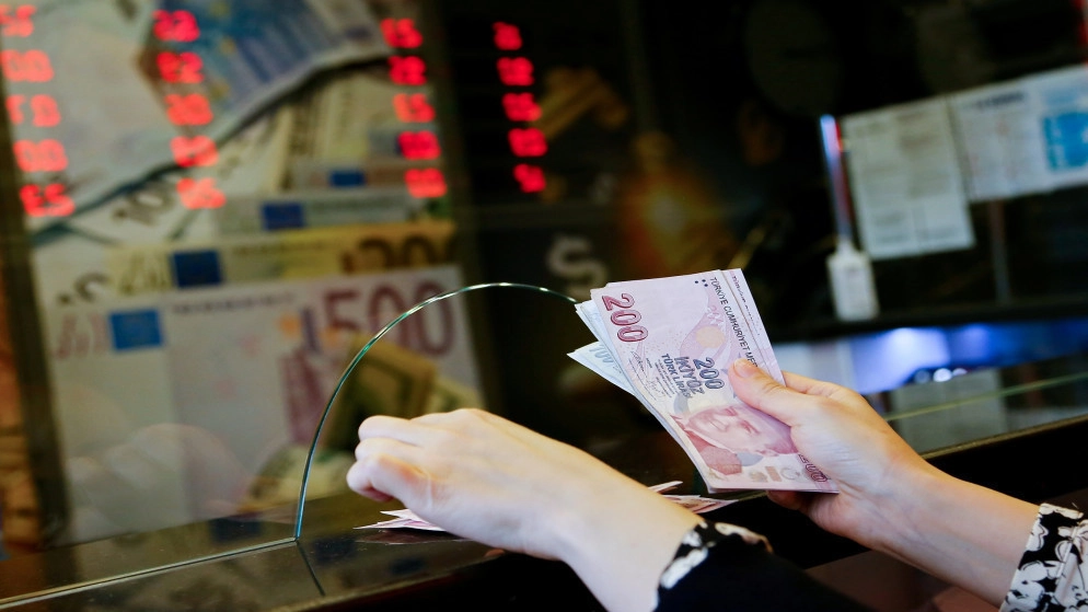 الليرة التركية تسجل تراجعا تاريخيا جديدا