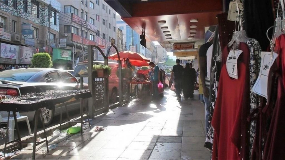 تأخر فصل الشتاء أدى لانتكاسة القوة الشرائية في قطاع الألبسة