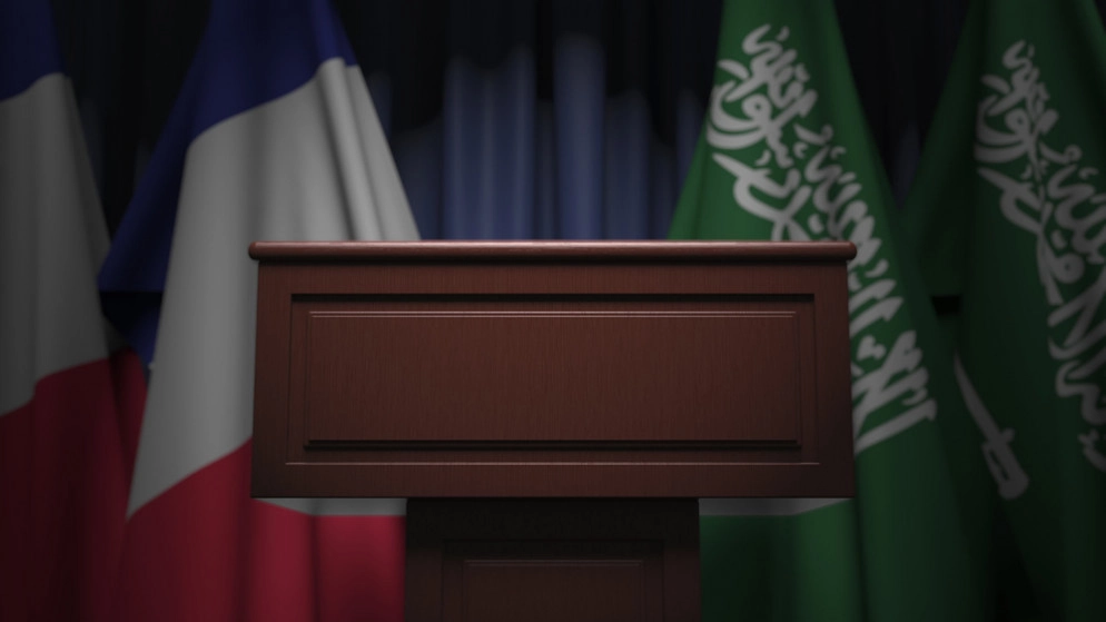 الرئيس الفرنسي يجري جولة في الخليج العربي بين الدبلوماسية والعقود