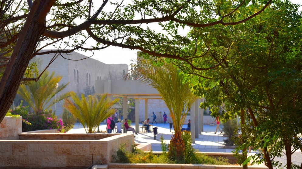 جرعتا لقاح كورونا شرط لدخول الحرم الجامعي مطلع العام المقبل