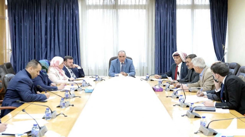 لجنة الخدمات النيابية تؤكد أهمية النهوض بالواقع السياحي