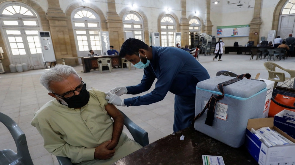 باكستان ترصد أول إصابة بالمتحور أوميكرون