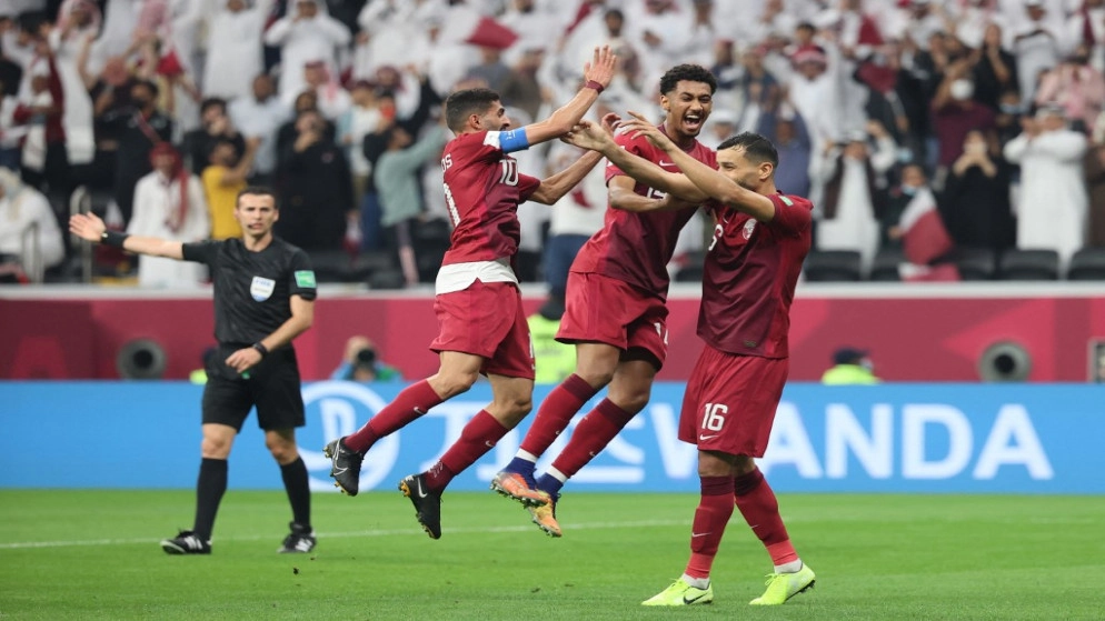 قطر إلى نصف النهائي بخماسية تاريخية أمام الإمارات وتونس تتخطى عمان