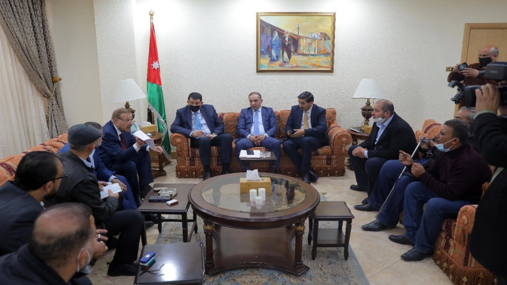 رئيس مجلس النواب يدعو وزير العمل لـ"إيجاد حلول جذرية" لمطالب عاملين في شركة "لافارج"