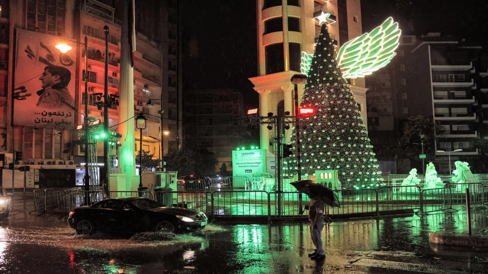 الأزمة الاقتصادية تسلب لبنان فرح عيد الميلاد وأضواءه