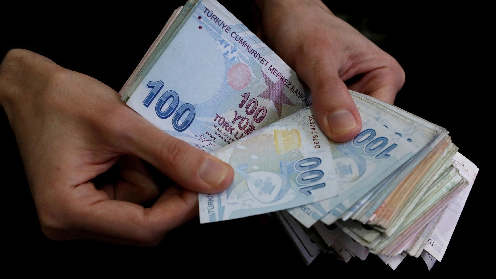 تركيا ترفع الحد الأدنى للأجور بنسبة 50% في مواجهة أزمة الليرة
