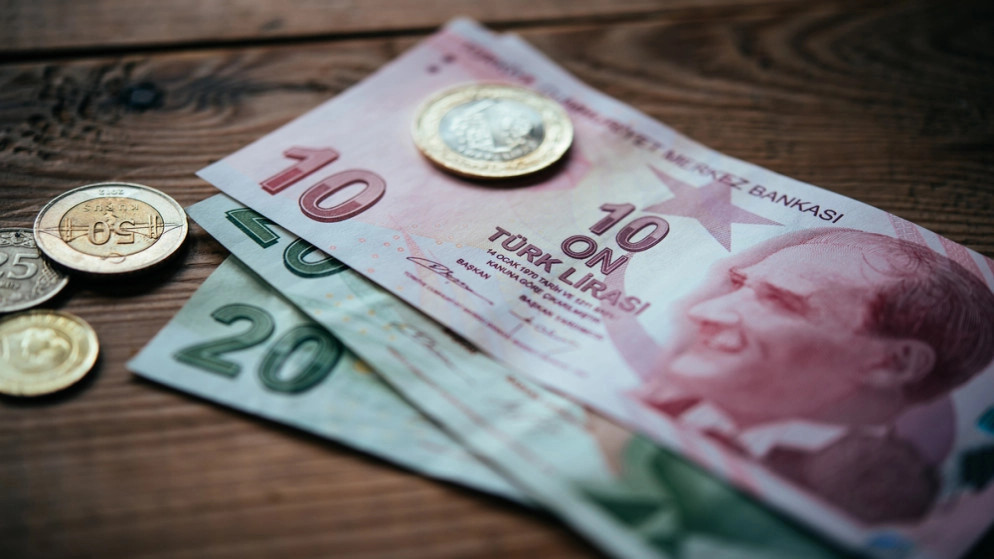 تراجع قياسي لليرة التركية بعد خفض سعر الفائدة