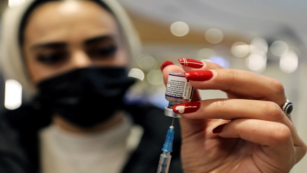 مستشفى إسرائيلي يبدأ تجربة إعطاء جرعة رابعة من لقاح مضاد لكورونا