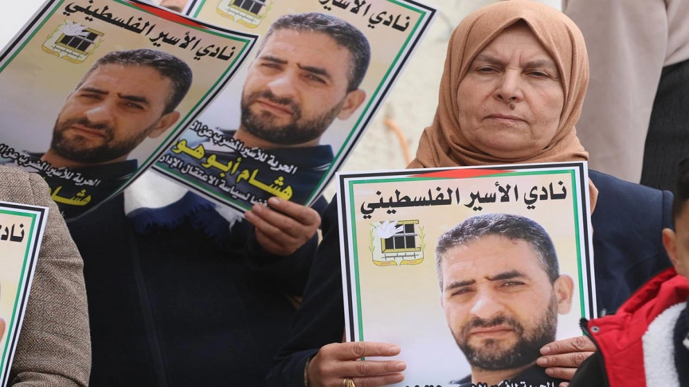 شقيق أسير فلسطيني مضرب عن الطعام لليوم 133 يسلم الصليب الأحمر مذكرة للتدخل العاجل للإفراج عن شقيقه